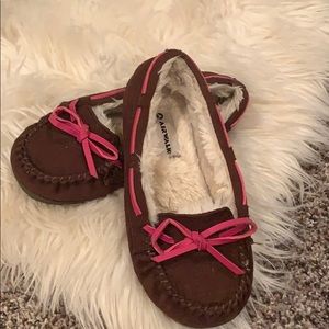Airwalk slippers/moccasins